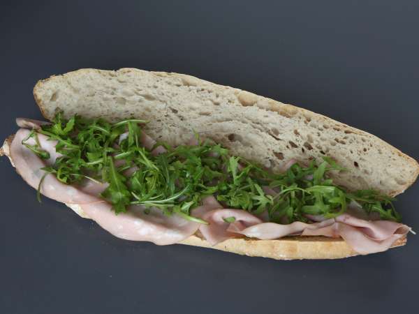 Panino gourmet con mortadella, burrata, pesto e pistacchi - Preparazione tappa 3