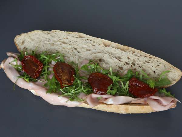 Panino gourmet con mortadella, burrata, pesto e pistacchi - Preparazione tappa 4