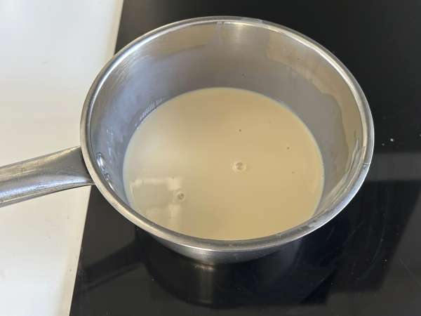 Pavê de morango, il dolce brasiliano cremoso con fragole e latte condensato - Preparazione tappa 2