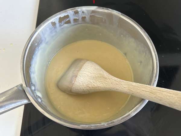 Pavê de morango, il dolce brasiliano cremoso con fragole e latte condensato - Preparazione tappa 3