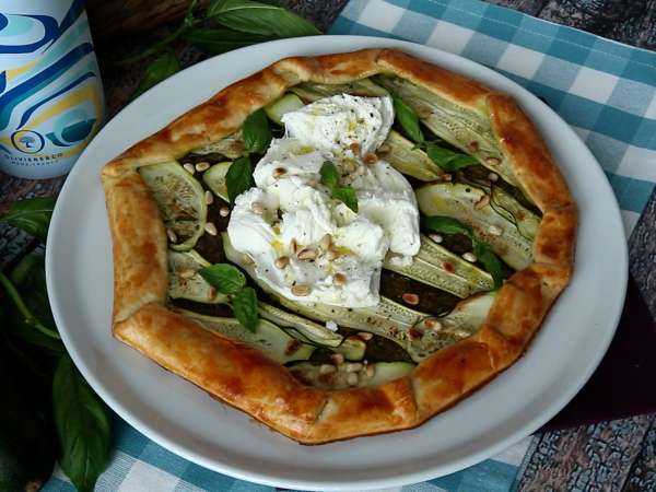 Torta salata con pesto, zucchine e mozzarella: una ricetta facile che profuma d'estate! - Preparazione tappa 8