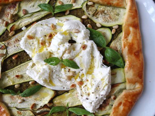 Torta salata con pesto, zucchine e mozzarella: una ricetta facile che profuma d'estate! - Preparazione tappa 9