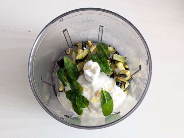 Insalata di farro cremosa con zucchine, melanzane e pomodorini - Preparazione tappa 4