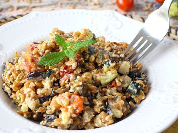 Insalata di farro cremosa con zucchine, melanzane e pomodorini - Preparazione tappa 8
