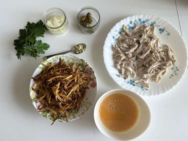 Frango à brás con pollo: la ricetta portoghese cremosa e anti-spreco - Preparazione tappa 8