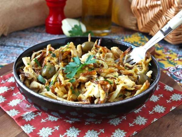 Frango à brás con pollo: la ricetta portoghese cremosa e anti-spreco - Preparazione tappa 12