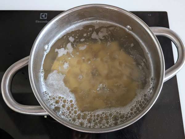 Pasta cremosa con zucchine, pomodorini, philadelphia e limone - Preparazione tappa 4