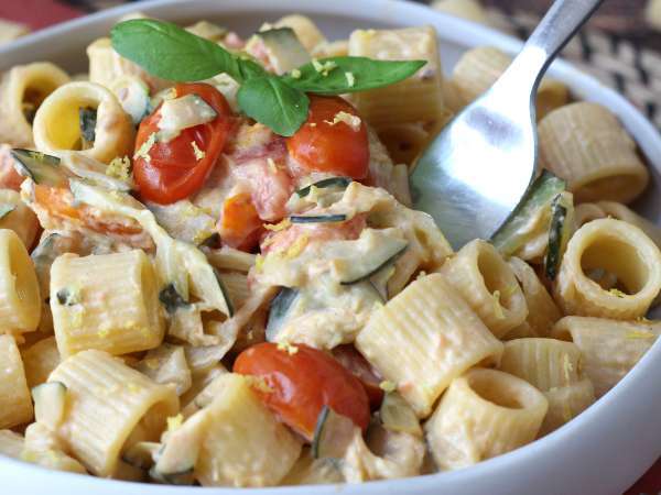 Pasta cremosa con zucchine, pomodorini, philadelphia e limone - Preparazione tappa 8