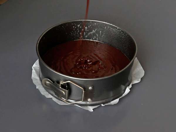 Torta proteica al cioccolato fondente: la ricetta facile da preparare - Preparazione tappa 3
