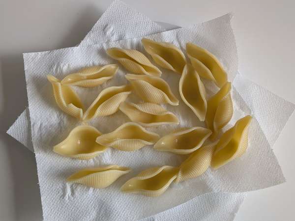 Conchiglioni ripieni freddi con stracciatella, pistacchi, pomodorini e limone - Preparazione tappa 5