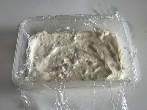 Terrina fredda di surimi: l’antipasto senza cottura facile per ogni occasione - Preparazione tappa 7