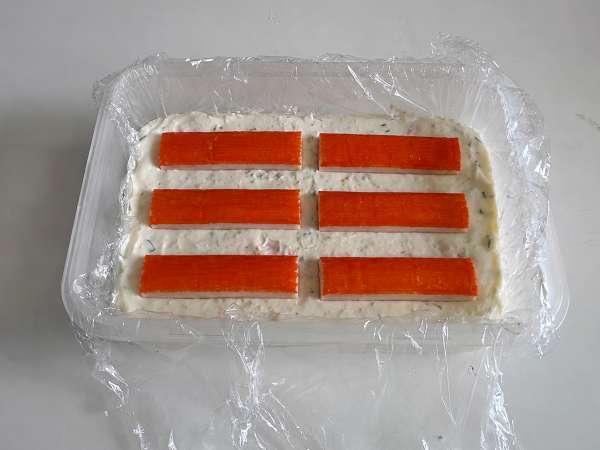 Terrina fredda di surimi: l’antipasto senza cottura facile per ogni occasione - Preparazione tappa 8