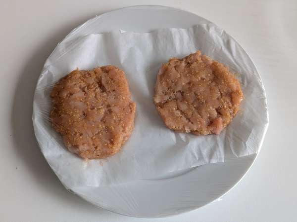 Hamburger di pollo in friggitrice ad aria morbidi e succosi - Preparazione tappa 6