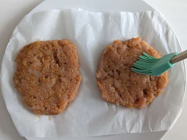 Hamburger di pollo in friggitrice ad aria morbidi e succosi - Preparazione tappa 7