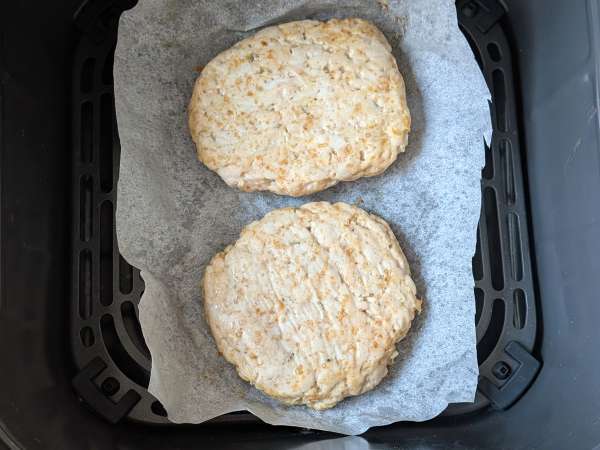Hamburger di pollo in friggitrice ad aria morbidi e succosi - Preparazione tappa 9