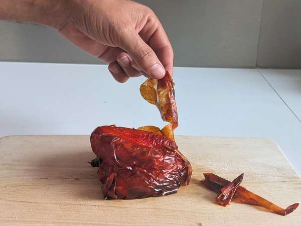 Peperoni farciti e gratinati in friggitrice ad aria con salsiccia e scamorza - Preparazione tappa 5