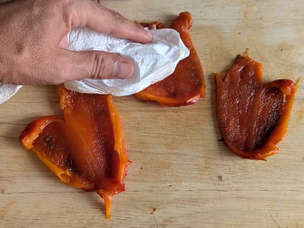 Peperoni farciti e gratinati in friggitrice ad aria con salsiccia e scamorza - Preparazione tappa 6