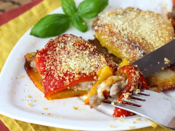 Peperoni farciti e gratinati in friggitrice ad aria con salsiccia e scamorza - Preparazione tappa 12