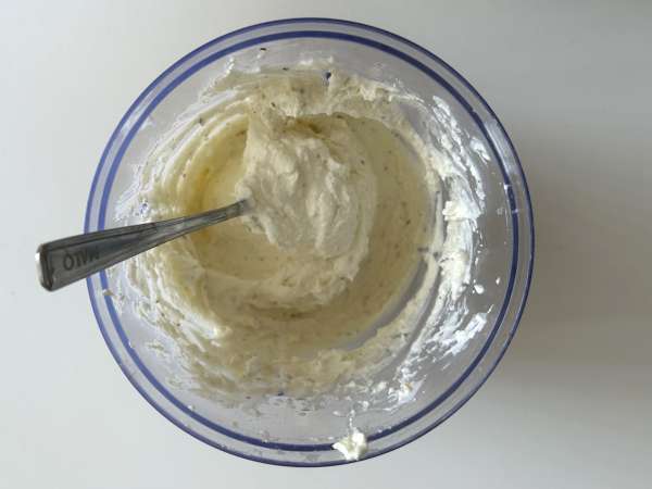 Crema di feta con albicocche arrostite e pistacchi - Preparazione tappa 2