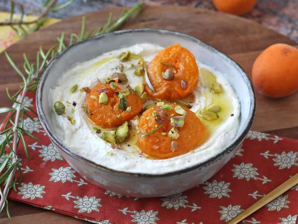 Crema di feta con albicocche arrostite e pistacchi - Preparazione tappa 3