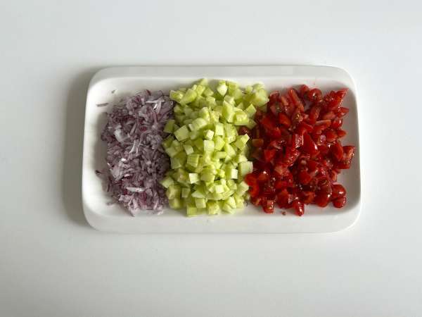 Insalata di couscous e gazpacho: una ricetta fresca, originale e senza cottura - Preparazione tappa 4