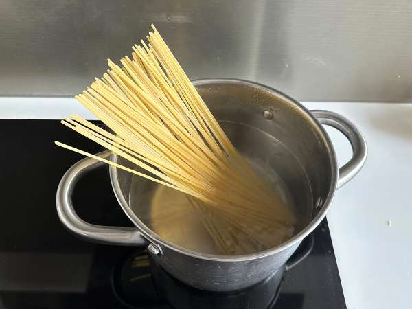 Spaghetti con sardine e pomodorini: la ricetta facile ed economica! - Preparazione tappa 1