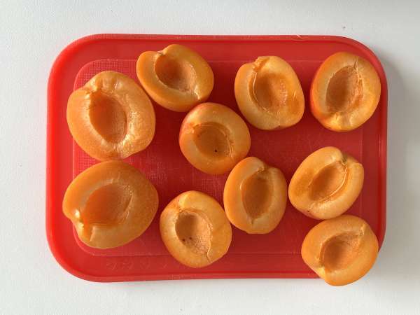 Cheesecake alle albicocche e pistacchi al forno: cremosa e facile da preparare - Preparazione tappa 1