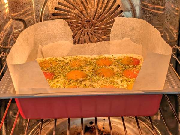 Cheesecake alle albicocche e pistacchi al forno: cremosa e facile da preparare - Preparazione tappa 6