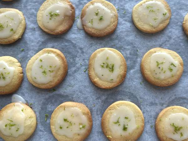 Biscotti di pasta frolla al lime con glassa - Preparazione tappa 11