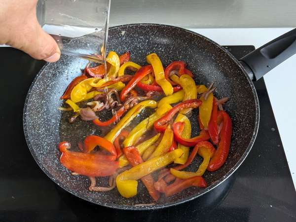 Pasta con peperoni e menta: cremosa e profumata - Preparazione tappa 3