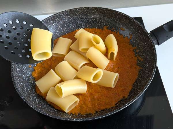 Pasta con peperoni e menta: cremosa e profumata - Preparazione tappa 7