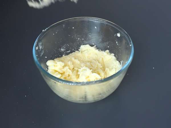 Plumcake marmorizzato al tè matcha soffice e goloso - Preparazione tappa 2