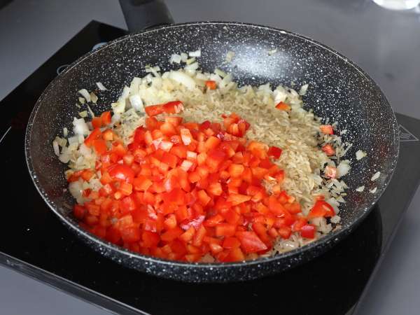 One pot con pollo, riso al pomodoro e peperoni - Preparazione tappa 4