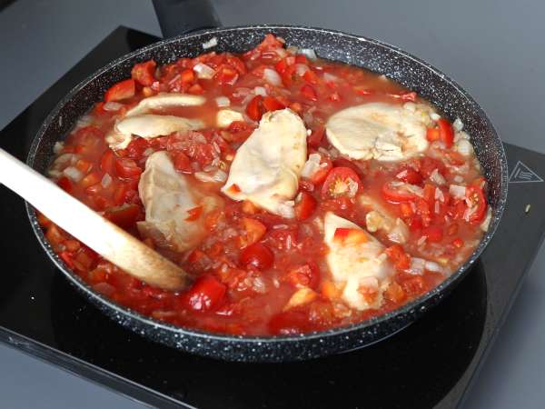 One pot con pollo, riso al pomodoro e peperoni - Preparazione tappa 8