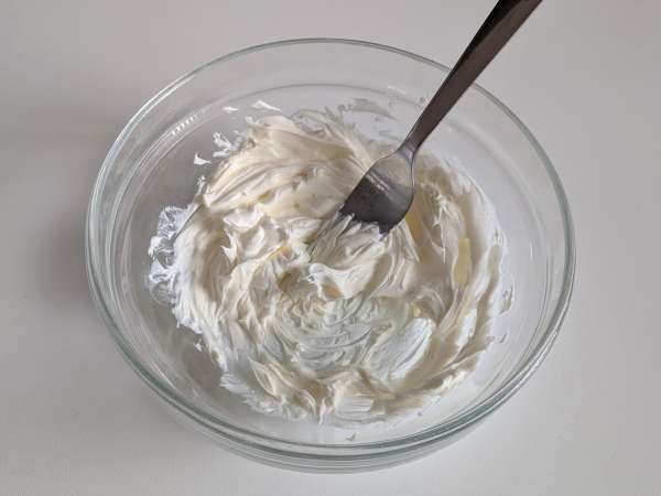 Tortini salati con olive e Philadelphia in friggitrice ad aria - Preparazione tappa 1