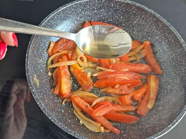 Sardine in scatola marinate con cipolla e pomodoro - Preparazione tappa 4