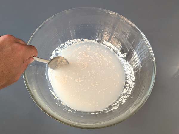 Focaccia alta e soffice con pomodorini, olive e origano - Preparazione tappa 1