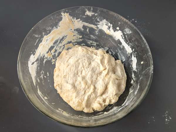 Focaccia alta e soffice con pomodorini, olive e origano - Preparazione tappa 4