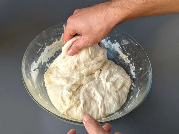 Focaccia alta e soffice con pomodorini, olive e origano - Preparazione tappa 7