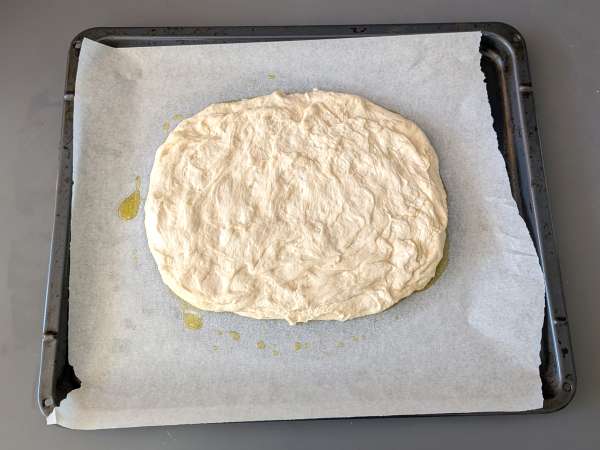 Focaccia alta e soffice con pomodorini, olive e origano - Preparazione tappa 9