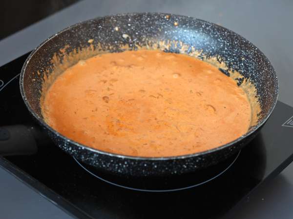Udon al pollo con salsa cremosa al curry rosso thailandese e latte di cocco - Preparazione tappa 4