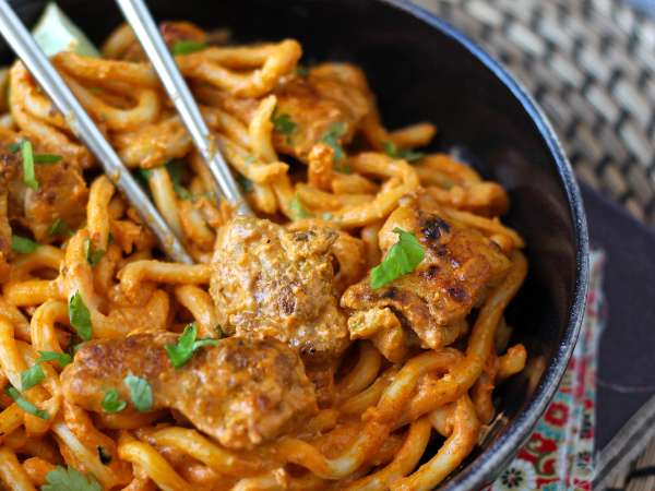 Udon al pollo con salsa cremosa al curry rosso thailandese e latte di cocco - Preparazione tappa 6