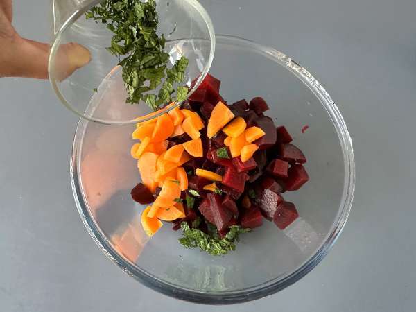Insalata di barbabietole con halloumi grigliato - Preparazione tappa 2