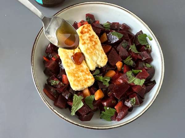 Insalata di barbabietole con halloumi grigliato - Preparazione tappa 8