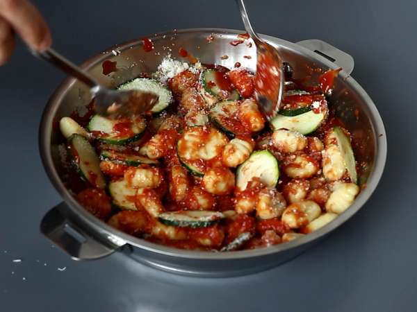 Gnocchi gratinati con zucchine e mozzarella - Preparazione tappa 3