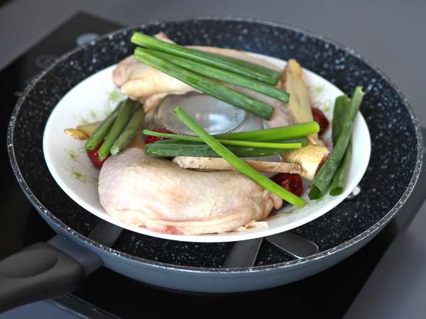 Pollo cinese al vapore con zenzero: morbido, profumato e facile da preparare - Preparazione tappa 2