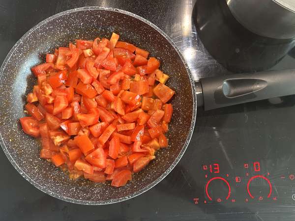 Insalata proteica di quinoa con fagioli rossi, mais e avocado - Preparazione tappa 4
