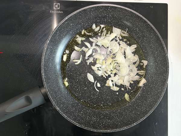 Fagioli rossi al forno con pomodoro e feta - Preparazione tappa 1
