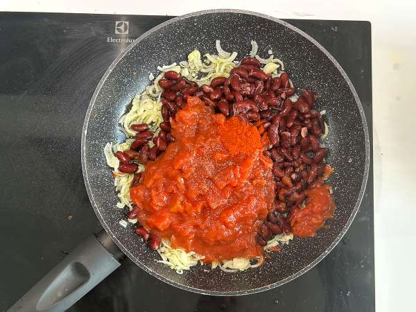 Fagioli rossi al forno con pomodoro e feta - Preparazione tappa 2
