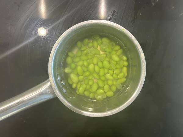 Insalata di lenticchie, feta ed edamame con verdure croccanti - Preparazione tappa 3